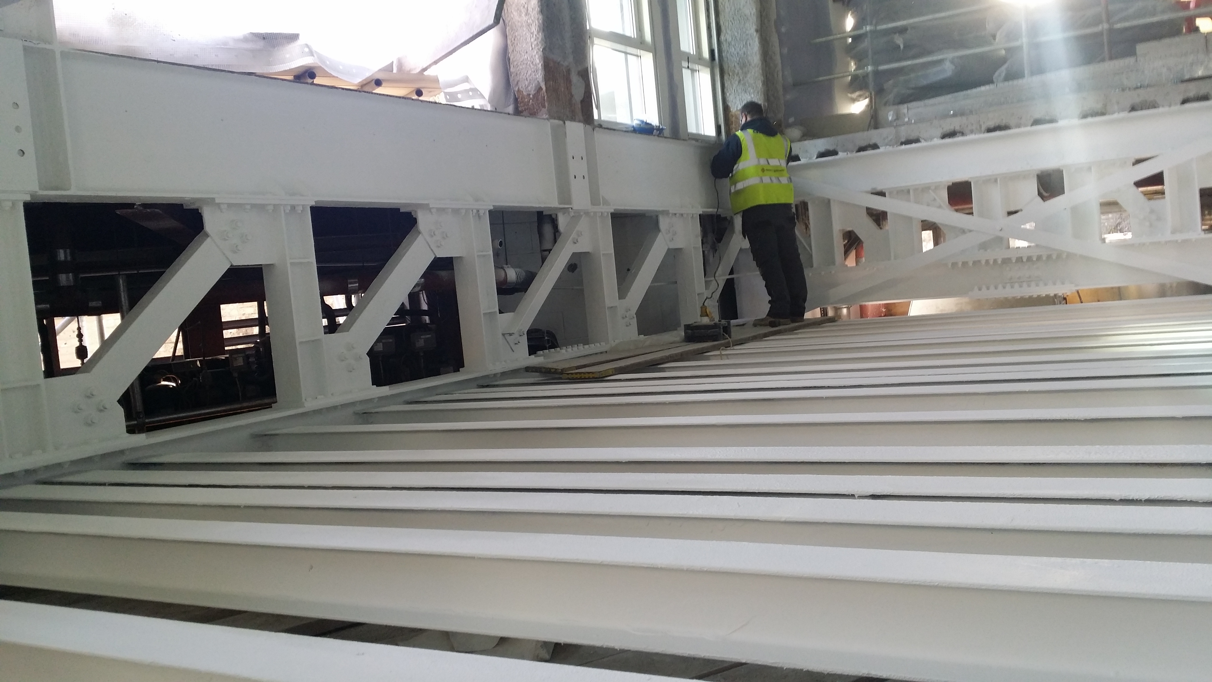 Installation of the steel supporting structure beneath the Park Plaza Riverbank pool